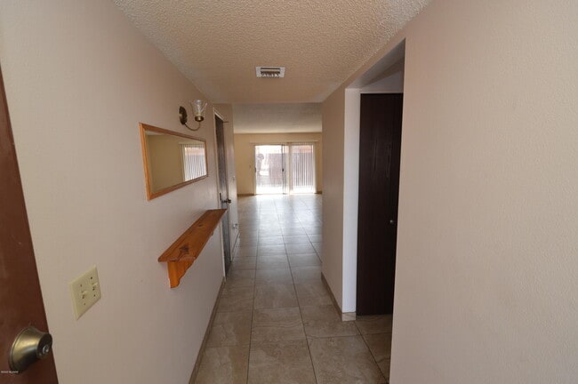 Foto del edificio - 731 S Pantano Pkwy