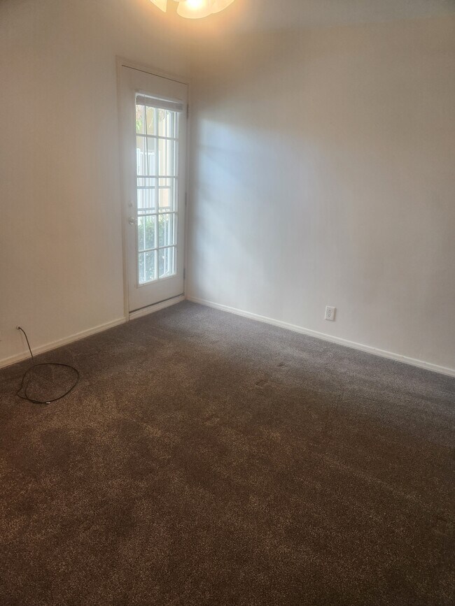 Foto del edificio - The Pines Apartments