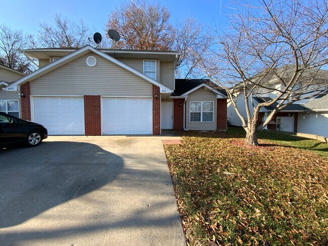 Building Photo - 3409-3411 Squirrel Dr