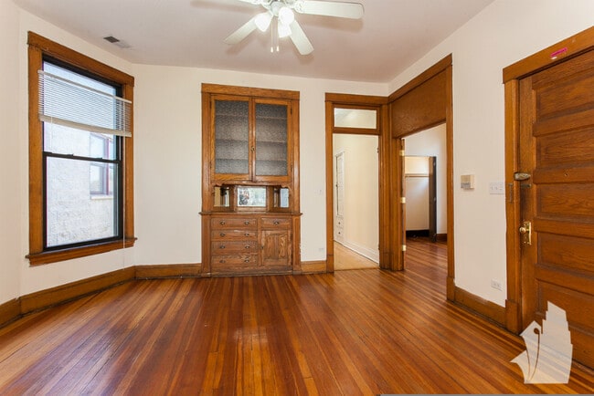 Building Photo - 3350 N Kenmore Ave