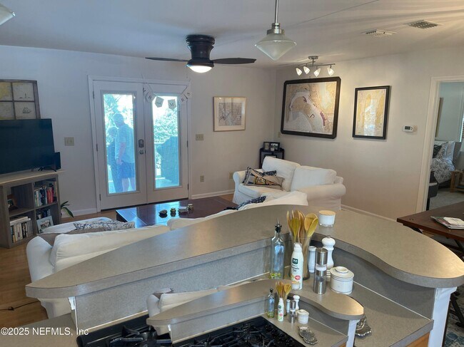 Foto del edificio - 310 7th St