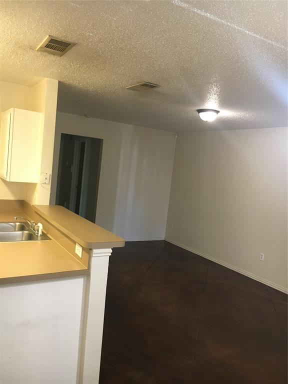 Foto principal - 523 Oakwood Ln