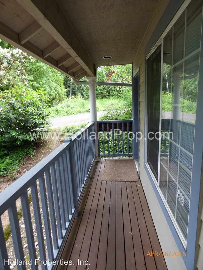 Building Photo - 12445 SE Whitcomb Dr