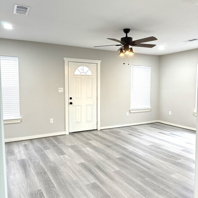 Foto del edificio - 4510 Kingsbury St