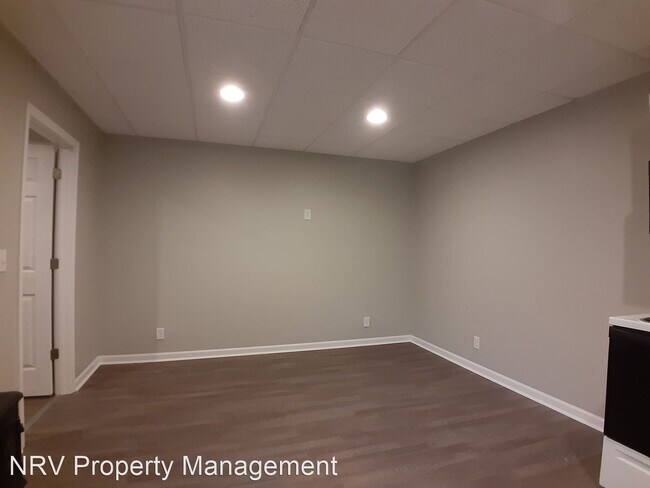 Building Photo - 1 br, 1 bath House - 327 D West Main Street