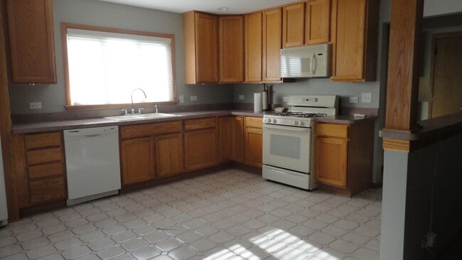 Building Photo - 4230 Highland Ave