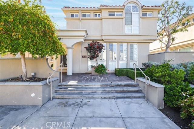 Building Photo - 2101 E 15th St