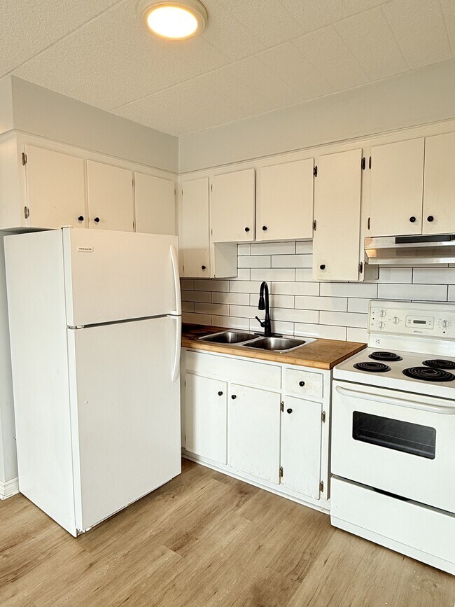 Photo du bâtiment - 360 Tecumseh Rd W