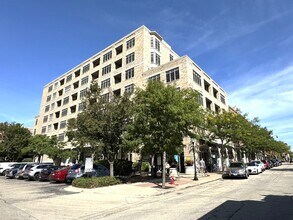 Building Photo - 10 S Dunton Ave