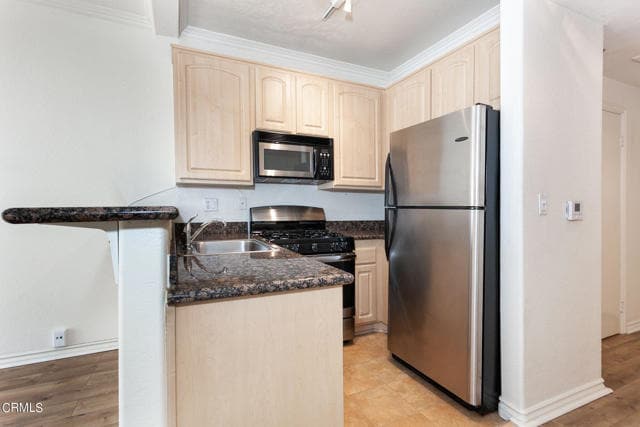 Building Photo - 300 N El Molino Ave