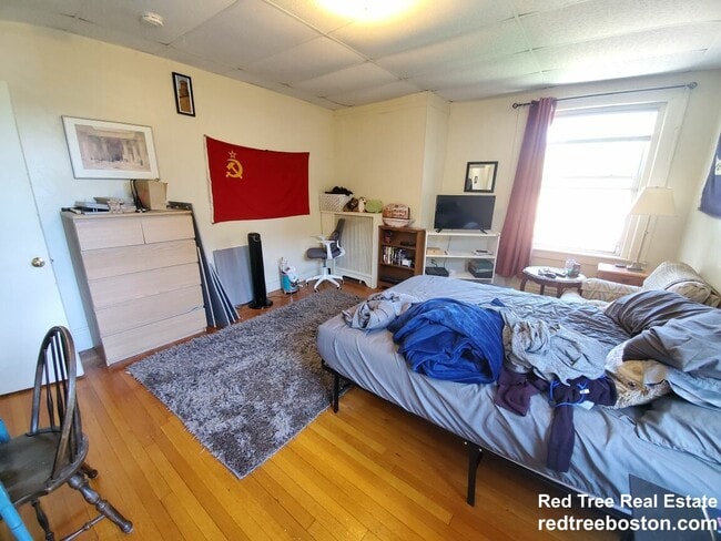 Building Photo - 1688 Beacon St