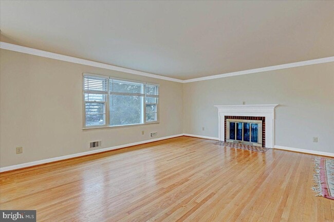 Building Photo - 2800 S Fern St