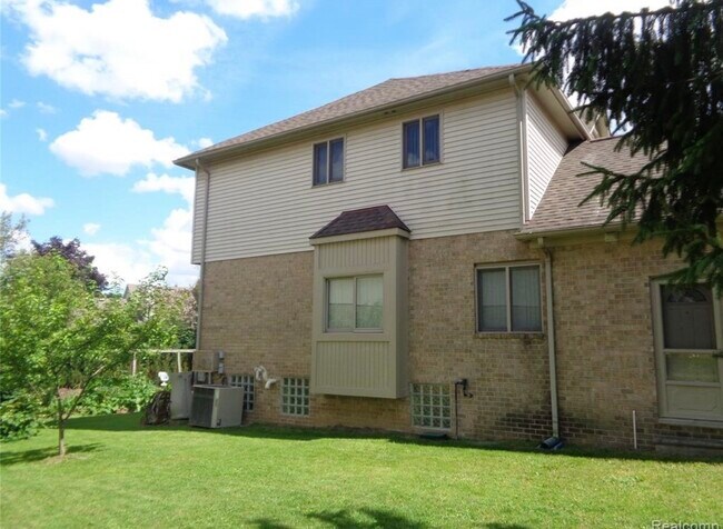 Foto del edificio - 42744 Shortridge Dr