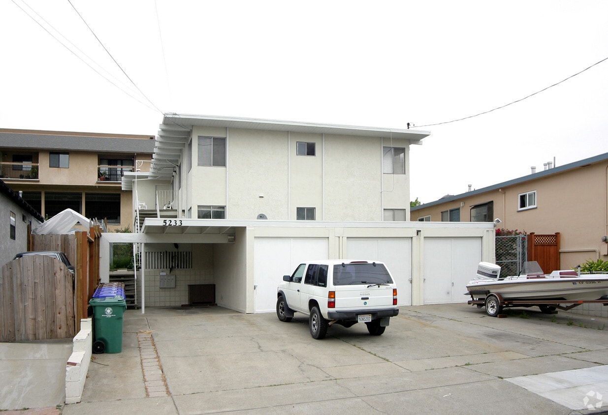 Building Photo - 5233-5231 Columbia