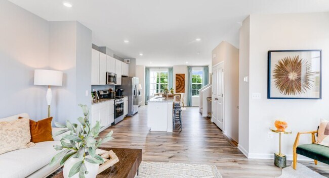 Building Photo - 8753 Whitman Dr