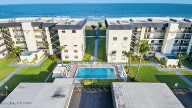 Building Photo - 4570 Ocean Beach Blvd