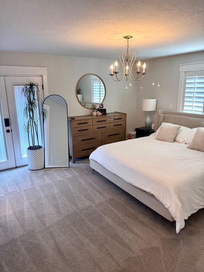 Building Photo - Stunning 7-Bedroom Home with Pool, EV-Read...