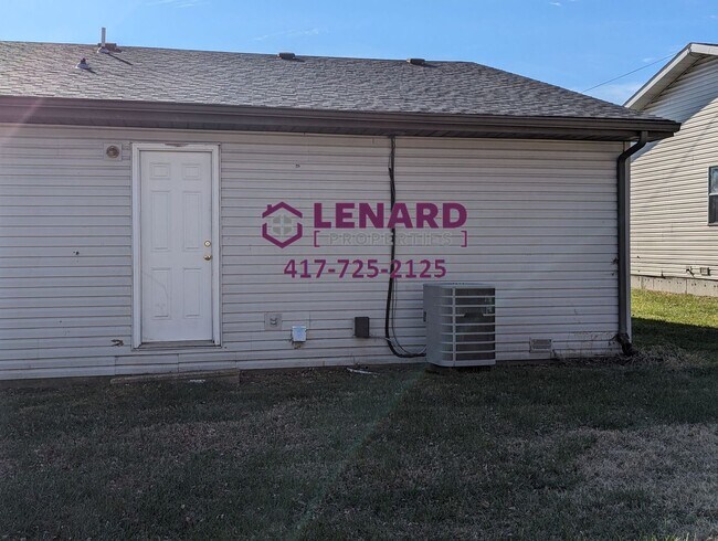 Foto del edificio - Spacious 2 Bed, 2 Bath Duplex!