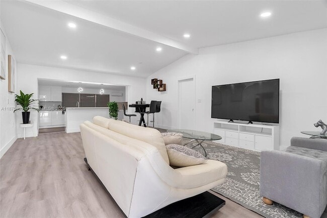 Foto del edificio - 658 SW 1st Ct