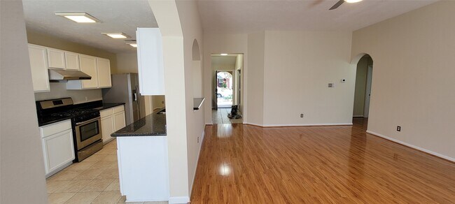 Foto del edificio - 16306 April Ridge Dr