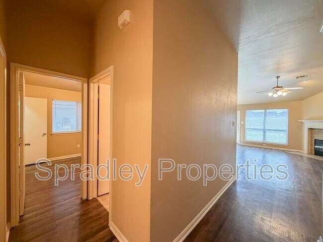 Foto del edificio - 8407 Skyview Rd