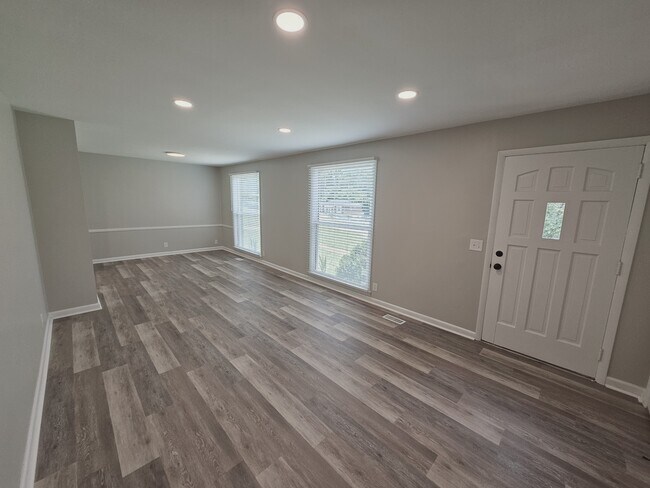 Photo - 919 Rexdale Dr House