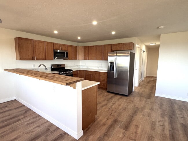 Building Photo - Available Now! 3bd/1.5ba for rent in Kapaau