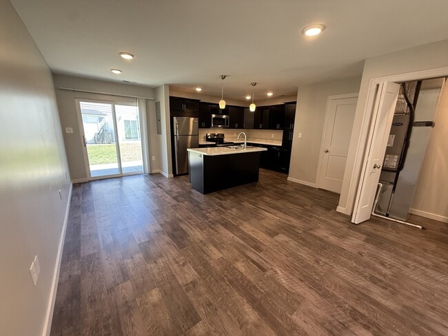 Building Photo - 301 Creekview Dr