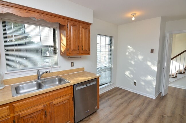 Building Photo - 931 Brentwood Pointe