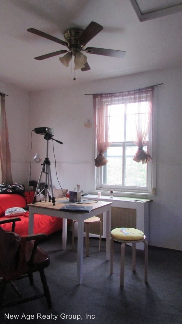 Foto del edificio - 3703 Baring St