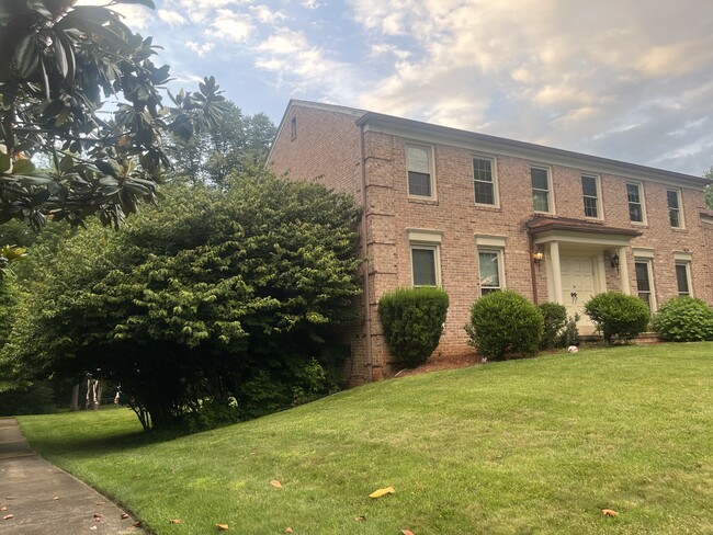 Building Photo - 12849 Huntsman Way