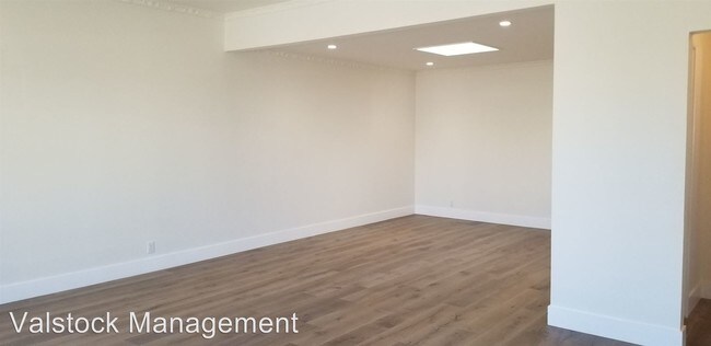 Building Photo - 219 Bright St