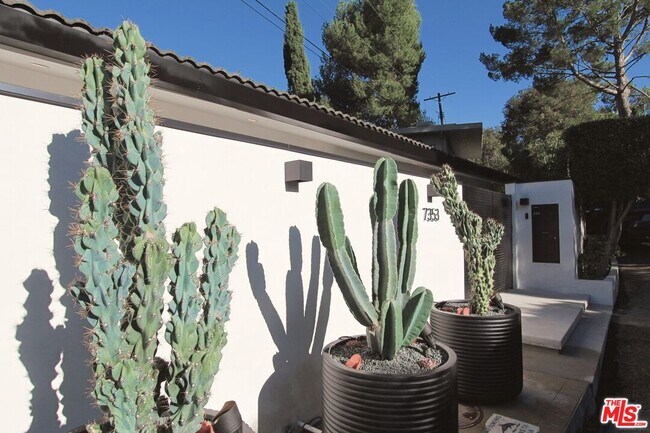 Foto del edificio - 7353 Pyramid Pl