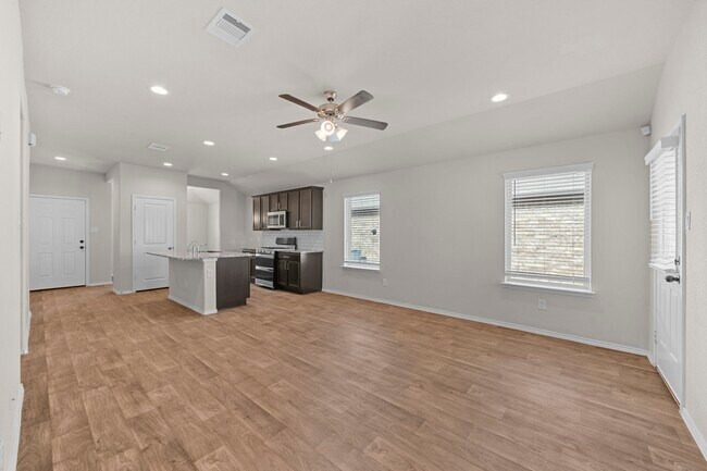 Foto del edificio - 8303 Amaryllis Ct