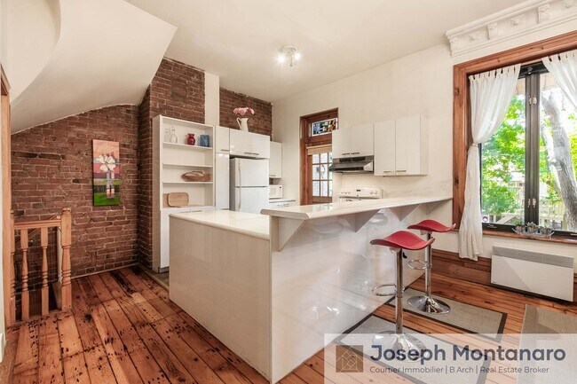 Building Photo - 1374 Av Overdale