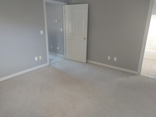 guest bedroom - 8 Peck Ln