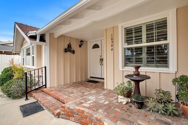 Building Photo - 10344 Petit Ave