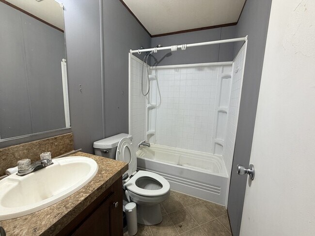 Foto del edificio - 76 E U.S. Hwy 6