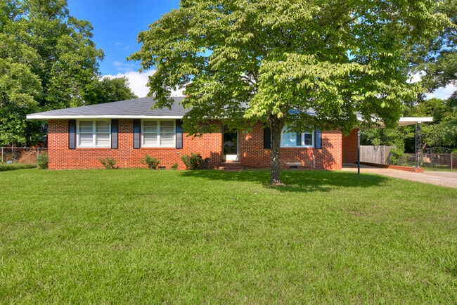 Building Photo - 4406 Traylor St