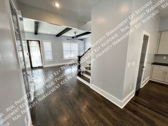 Foto del edificio - Beautiful 3 bedroom 2.5 bath home in Bucha...
