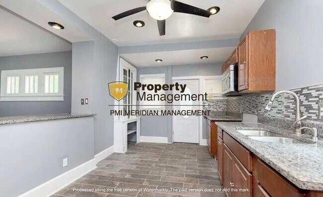 Foto del edificio - Charming 3 Bedroom Home in Indianapolis with Spacious Layout and Prime Location!