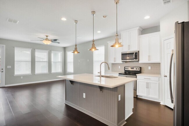 Foto del edificio - 4/3/2 Corner Townhome with Huge Private Fe...