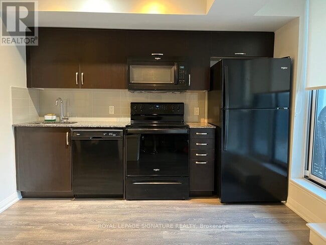 Building Photo - 30-230 Meadowglen Pl