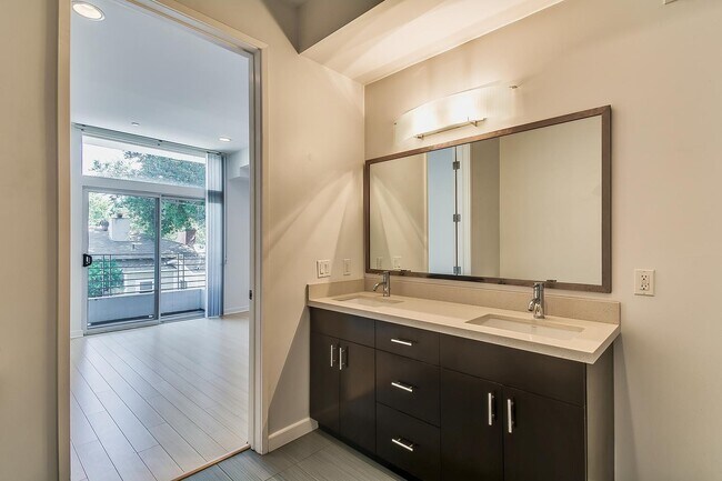 Foto del edificio - 5605 Gentry Ave