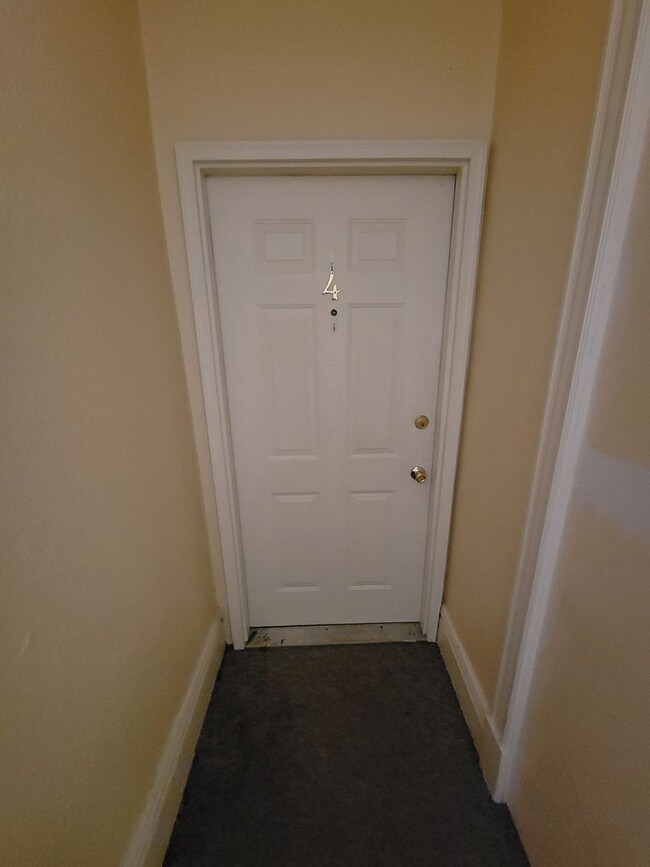 Foto del edificio - AVAILABLE JULY - 1 BEDROOM/1 BATHROOM CENT...