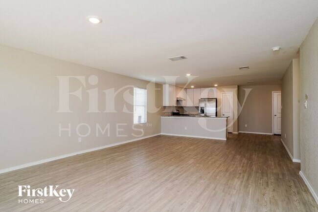 Building Photo - 10703 Vinateros Dr