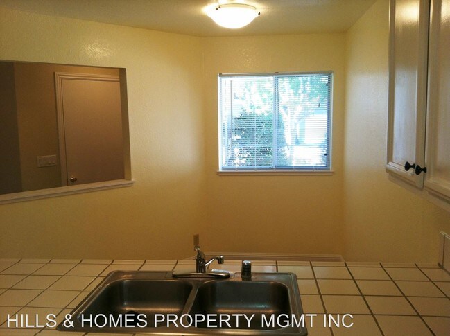 Building Photo - 3 br, 2.5 bath House - 26 MEADOWBROOK COURT