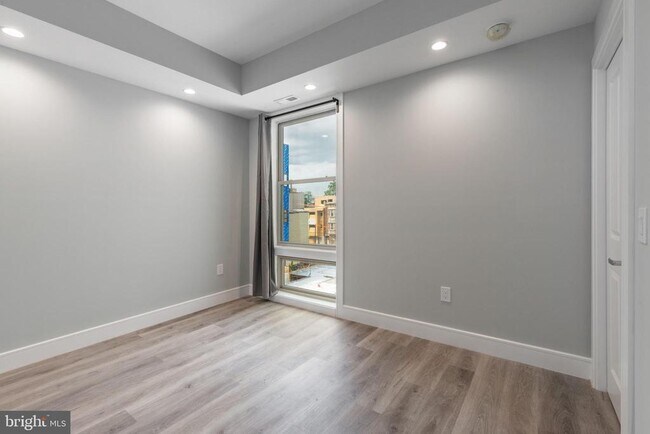 Foto del edificio - 1222 N Marshall St