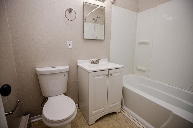 Building Photo - 6730 Hill Ave