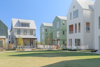 Building Photo - 934 Hangar Dr